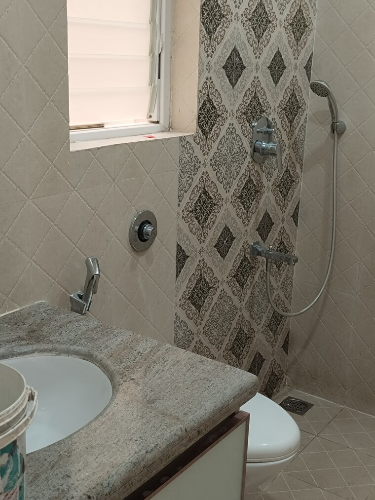 Bathroom, sancoale 2 Bedroom 112 Sq.Yd. Apartment In Sancoale Goa 8873577