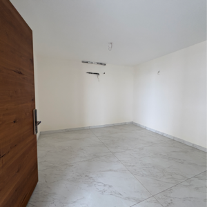 Room in 3 BHK Apartment at Shree Luxurio 75 Residences, Serilingampally – for Sale