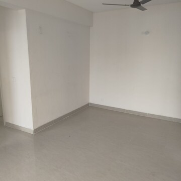 Room in 2 BHK Apartment at Veeshal City 15, Shahjahanpur – for Rent