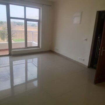 Room in 2 BHK Apartment at Veeshal City 15, Shahjahanpur – for Rent