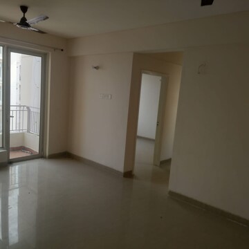 Room in 2 BHK Apartment at Veeshal City 15, Shahjahanpur – for Rent