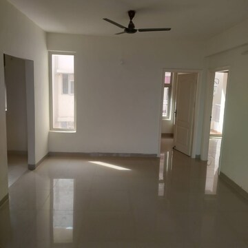 Room in 2 BHK Apartment at Veeshal City 15, Shahjahanpur – for Rent