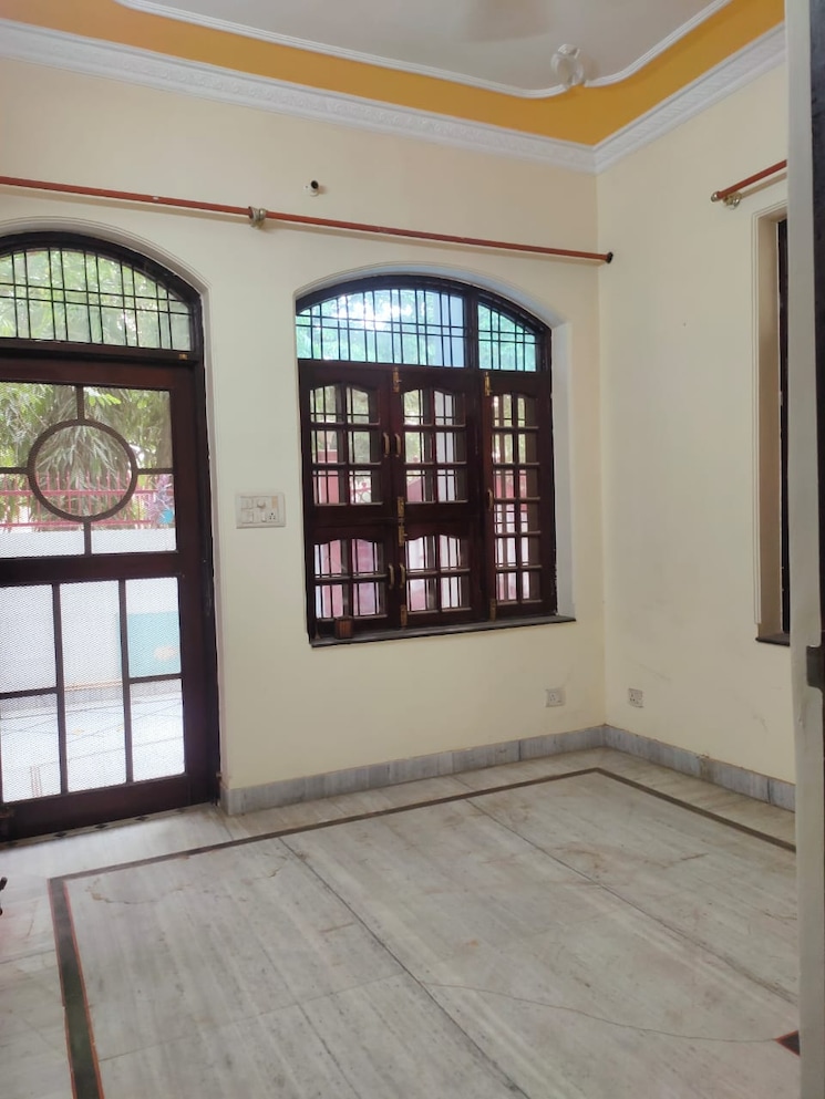 Room, gomti nagar 2 Bedroom 1800 Sq.Ft. Builder Floor In Gomti Nagar Lucknow 8873644