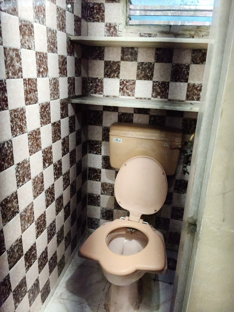 Bathroom, lakhani-royal-mansion 1.5 Bedroom 500 Sq.Ft. Apartment In Santacruz East Mumbai 8873645