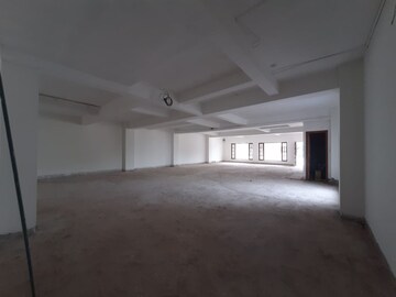 Team Area in  Showroom at Gomti Nagar – for Rent