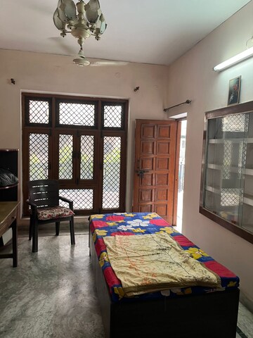 Bedroom in 2 BHK Builder Floor at Gomti Nagar – for Rent