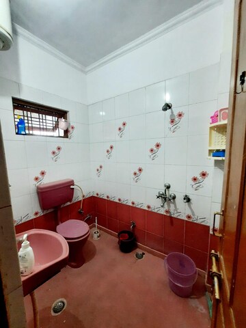 Master Bedroom in 2 BHK Builder Floor at Viraj Khand – for Rent