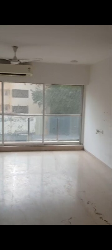 Room in 3 BHK Apartment at Omkar Vayu, Mahim – for Rent