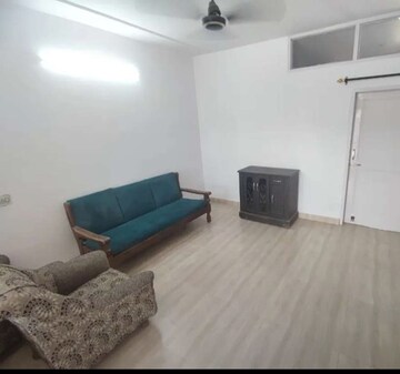 Living Room in 3 BHK Builder Floor at Sector 43 – for Rent