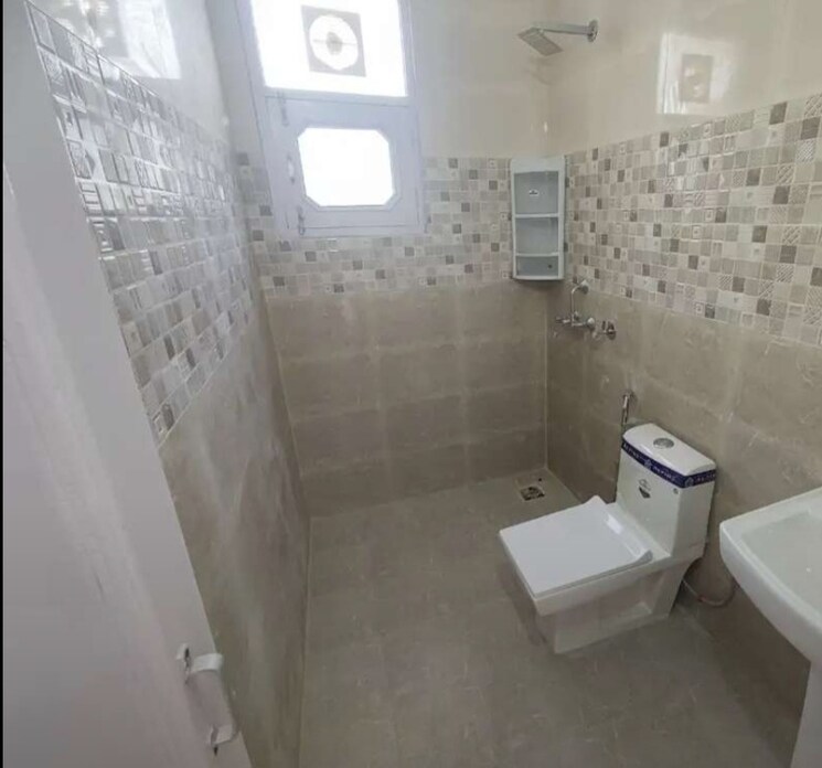 Bathroom, sector 43 3 Bedroom 2500 Sq.Ft. Builder Floor In Sector 43 Chandigarh 8873785