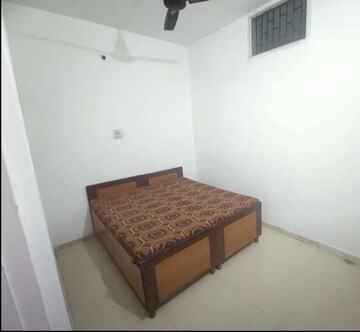 Bedroom in 3 BHK Builder Floor at Sector 43 – for Rent