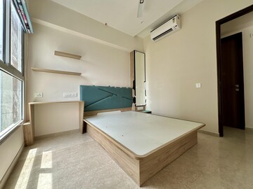 Room in 2 BHK Apartment at Piramal Vaikunth, Balkum Pada – for Rent