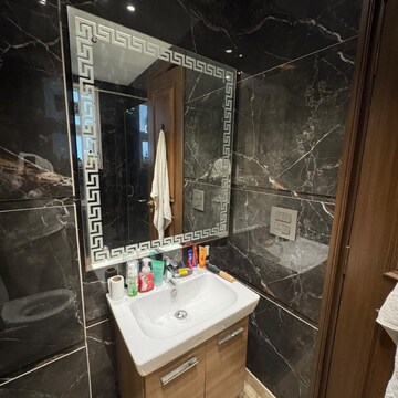 Attached Bathroom in 3.5 BHK Builder Floor at Greater Kailash I – for Sale