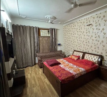 Bedroom in 3 BHK Builder Floor at Sector 38 – for Rent