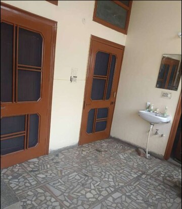 Room in 2 BHK Builder Floor at Sector 45 – for Rent
