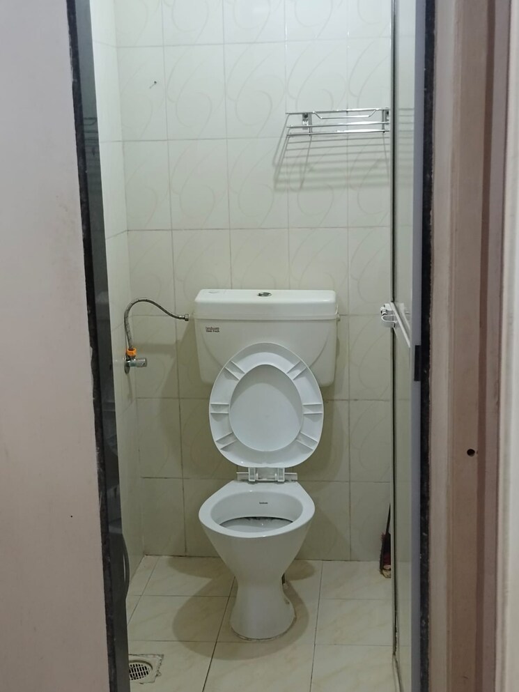 Bathroom, priyadarshani-chs 1 Bedroom 560 Sq.Ft. Apartment In Prabhadevi Mumbai 8873957