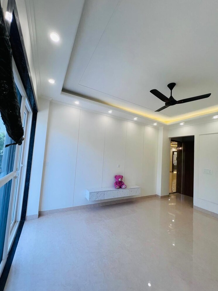 Room, sector 85 4 Bedroom 350 Sq.Yd. Builder Floor In Sector 85 Faridabad 8874102