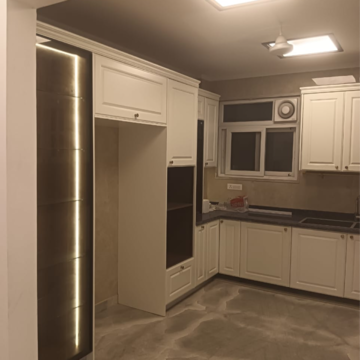 Room in 4 BHK Builder Floor at Green Park – for Rent