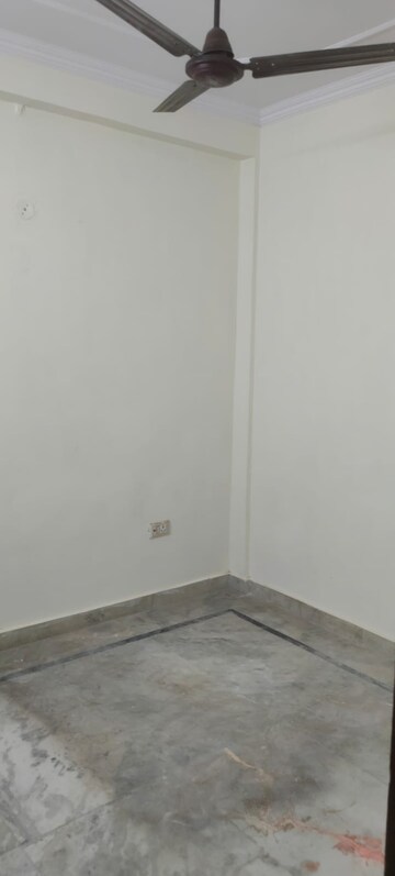 Room in 2 BHK Apartment at Prateek Grand City, Siddharth Vihar – for Rent