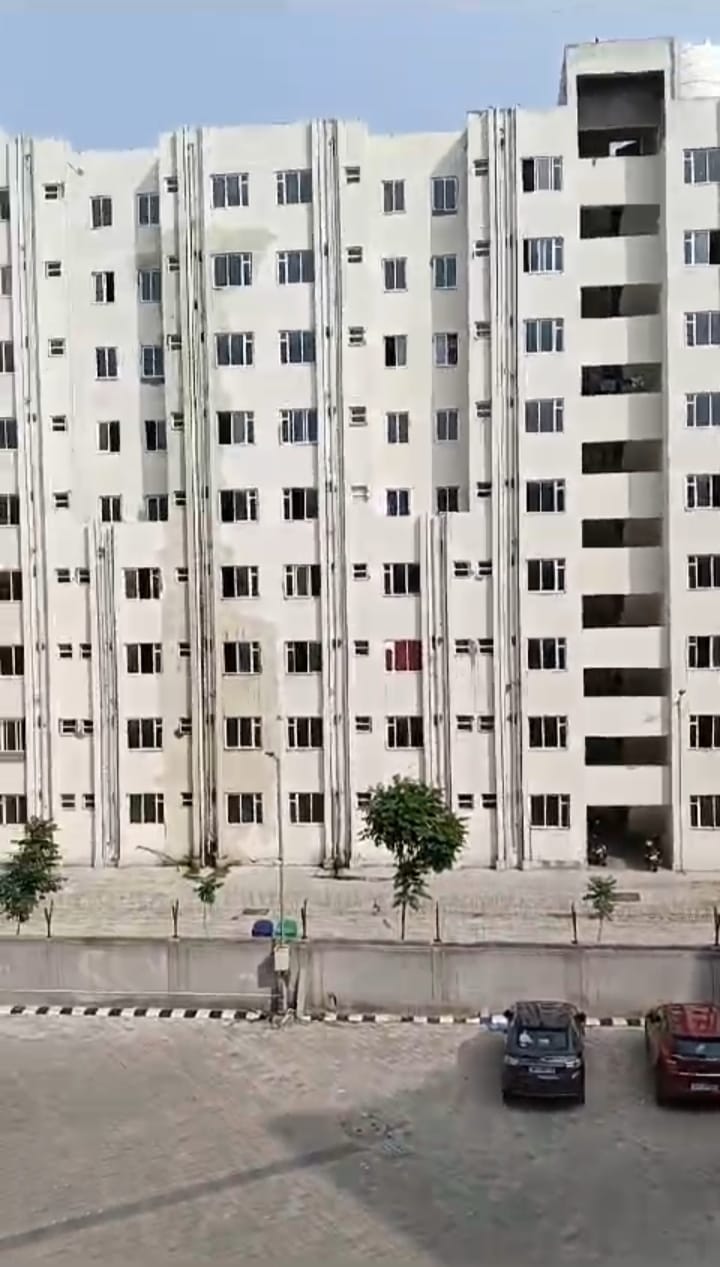 3 BHK + Pooja Room Apartment For Rent in Wave Executive Floors