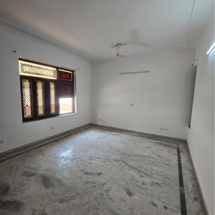 Room, sector 21c 5 Bedroom 500 Sq.Yd. Independent House In Sector 21c Faridabad 8874221