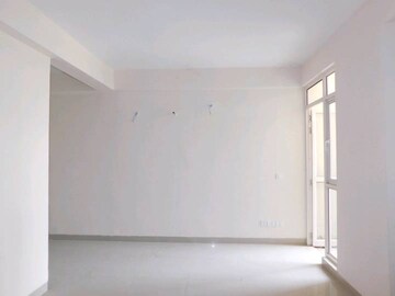 Room in 3 BHK Apartment at Wave Executive Floors, Wave City – for Rent