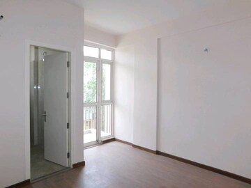 Room in 3 BHK Apartment at Wave Executive Floors, Wave City – for Rent