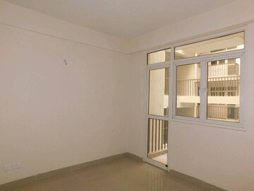 Room in 3 BHK Apartment at Wave Executive Floors, Wave City – for Rent