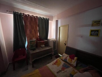 Room in 3 BHK Apartment at Gomti Nagar – for Rent