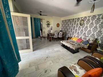 Living Room in 3 BHK Apartment at Gomti Nagar – for Rent
