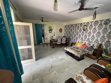 Bedroom in 3 BHK Apartment at Gomti Nagar – for Rent