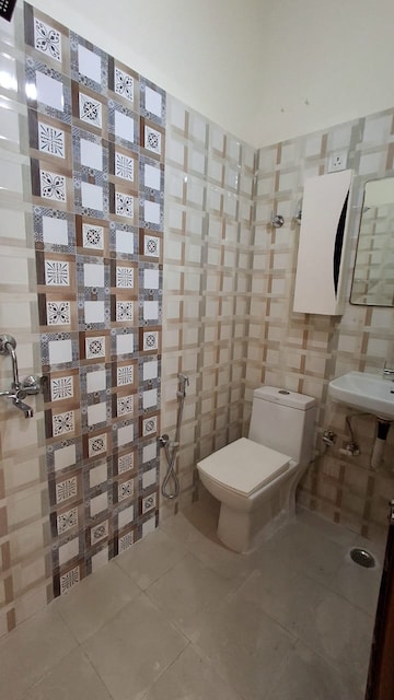 Bathroom in 3 BHK Apartment at Prateek Grand City, Siddharth Vihar – for Rent