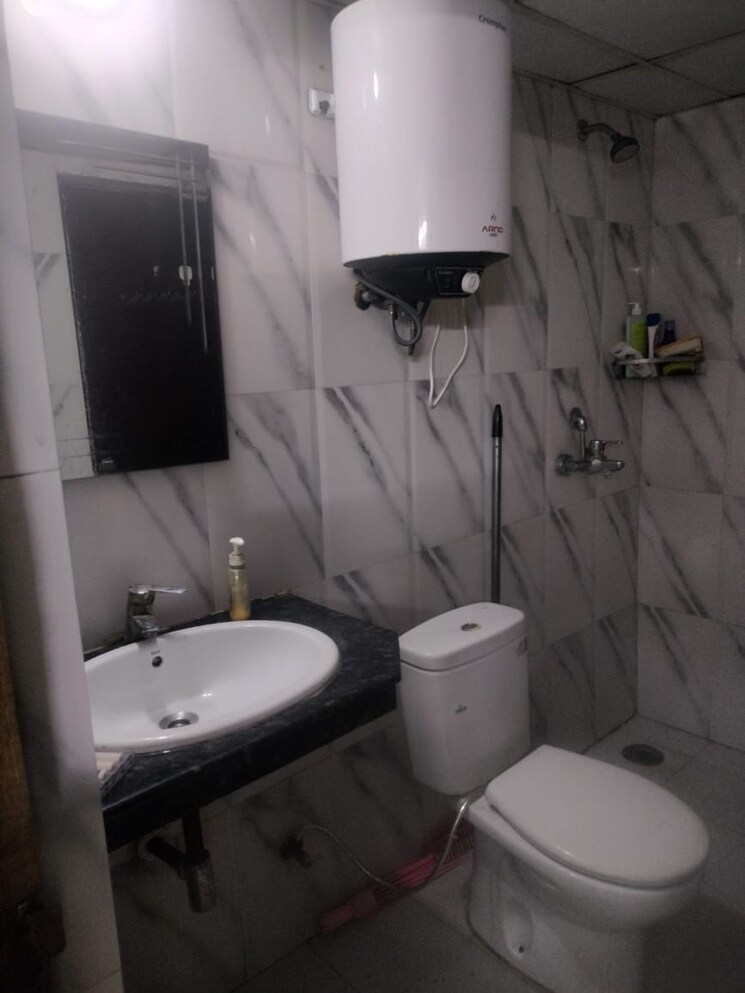 Bathroom, nimbus-the-hyde-park 3.5 Bedroom 1835 Sq.Ft. Apartment In Sector 78 Noida 8874235