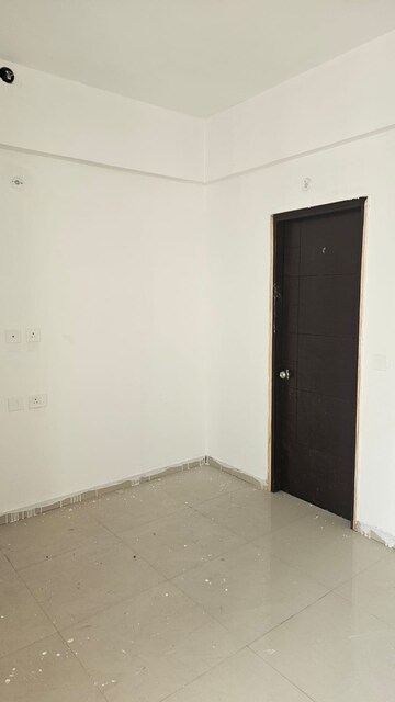 Room in 3 BHK Apartment at Prateek Grand City, Siddharth Vihar – for Rent