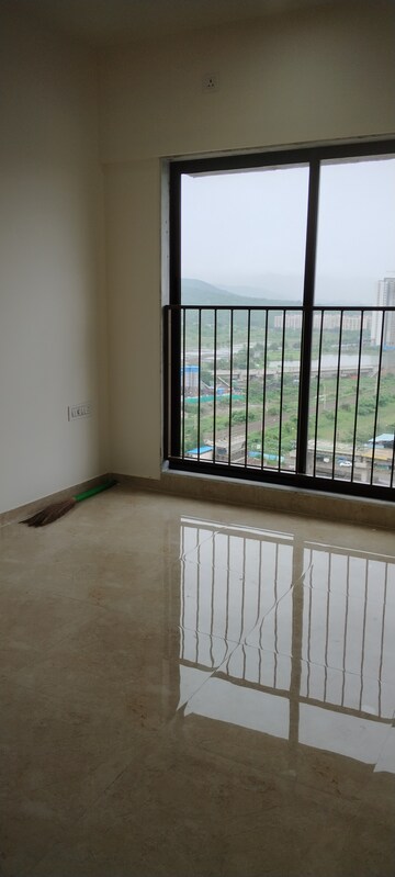 Room in 3 BHK Apartment at Sunteck Maxxworld, Tivri – for Rent