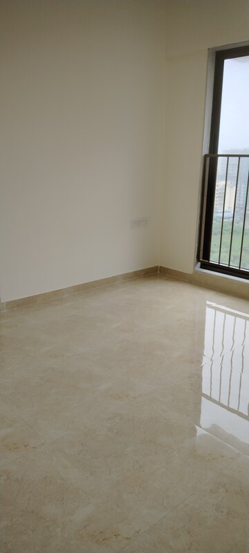 Room in 3 BHK Apartment at Sunteck Maxxworld, Tivri – for Rent