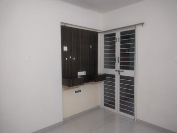 Room in 1 BHK Apartment at Nirvana Lifecity, Lohgaon – for Rent