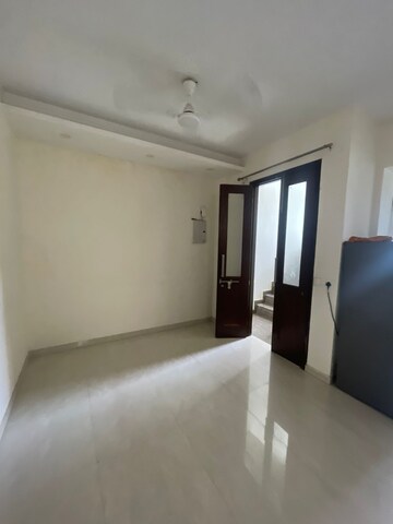 Room in 3 BHK Builder Floor at Sector 56 – for Rent