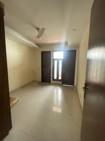 Room in 3 BHK Builder Floor at Sector 56 – for Rent