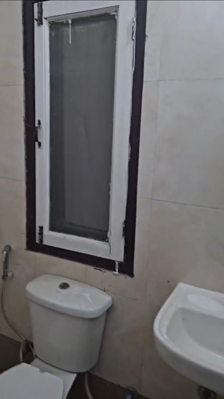 Bathroom, wave-dream-homes 2 Bedroom 808 Sq.Ft. Apartment In Wave City Ghaziabad 8874315