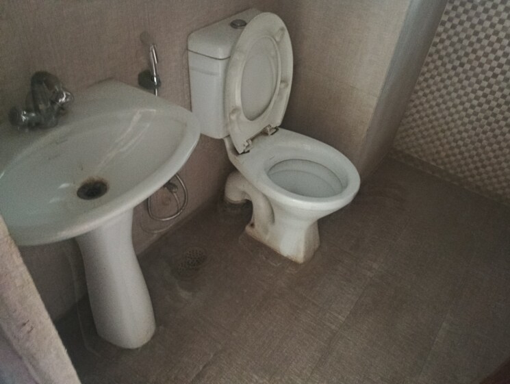 Bathroom, aditya-urban-homes 1 Bedroom 585 Sq.Ft. Apartment In Shahpur Bamheta Ghaziabad 8874347