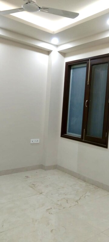 Room in 3 BHK Builder Floor at Chattarpur – for Rent