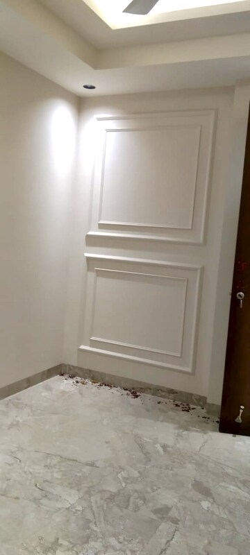 Room in 3 BHK Builder Floor at Chattarpur – for Rent