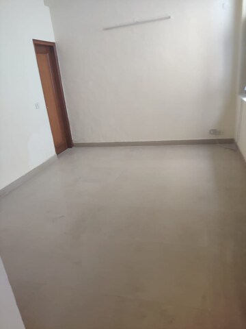 Room in 6+ BHK Independent House at Green Park Extension – for Rent