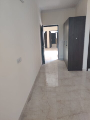 Room in 6+ BHK Independent House at Green Park Extension – for Rent