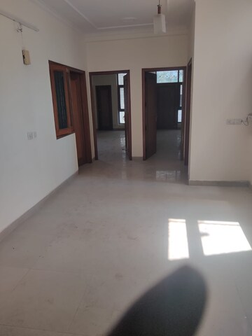 Room in 6+ BHK Independent House at Green Park Extension – for Rent