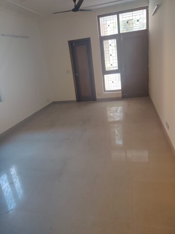 Room in 6+ BHK Independent House at Green Park Extension – for Rent