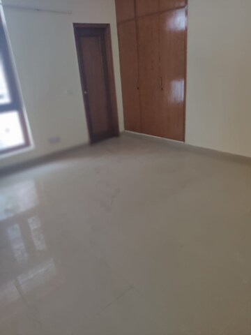 Room in 6+ BHK Independent House at Green Park Extension – for Rent