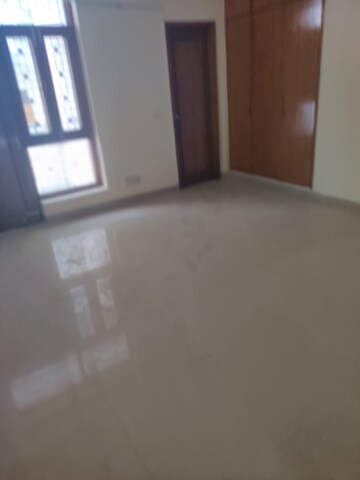 Room in 6+ BHK Independent House at Green Park Extension – for Rent