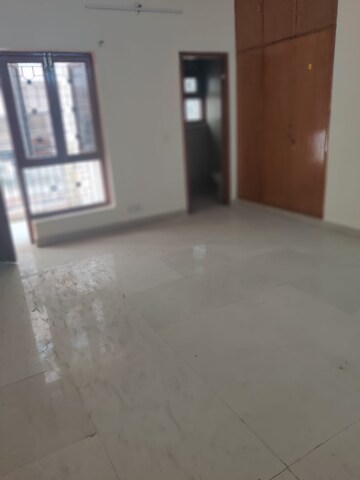 Room in 6+ BHK Independent House at Green Park Extension – for Rent